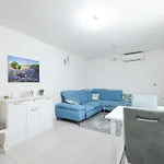 Apartman Two Bedroom With A Balcony Relja Zadar
