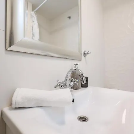 Two Bedroom With A Balcony Relja Апартаменты