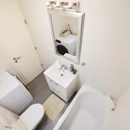 Daire Two Bedroom With A Balcony Relja *