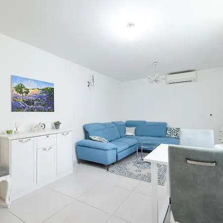 アパート Two Bedroom With A Balcony Relja ザダル