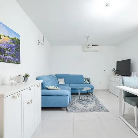 Two Bedroom With A Balcony Relja Daire *