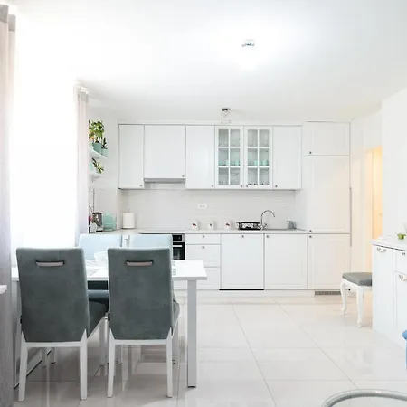 アパート Two Bedroom With A Balcony Relja ザダル